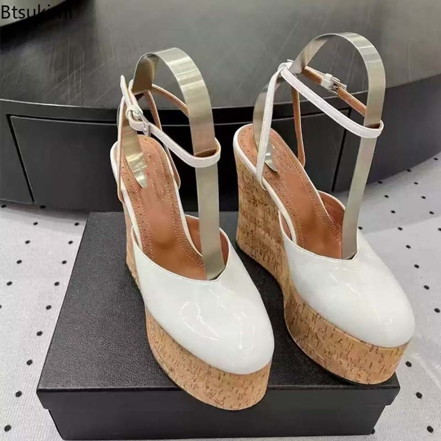 Cork Wedge Sandal - Sandalias de cuña de charol para